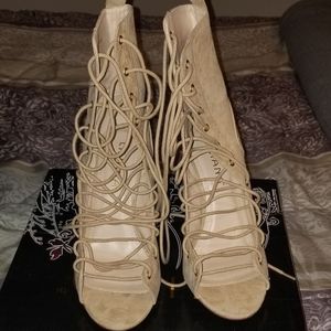 Tan Block Heeled Tie-up Boots